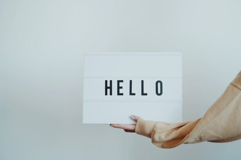Per i tuoi testi persuasivi usa un tono conversazionale non formale