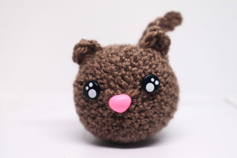 Gatto amigurumi per promozione libro di un autore emergente